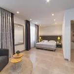 Seaside Luxury With A Swimming Pool - 24341