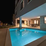 Vila Seaside Luxury With A Swimming Pool - 24341 Trogir