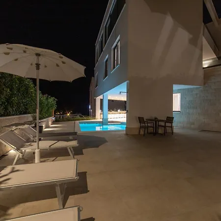 Villa Seaside Luxury With A Swimming Pool - 24341 Trogir