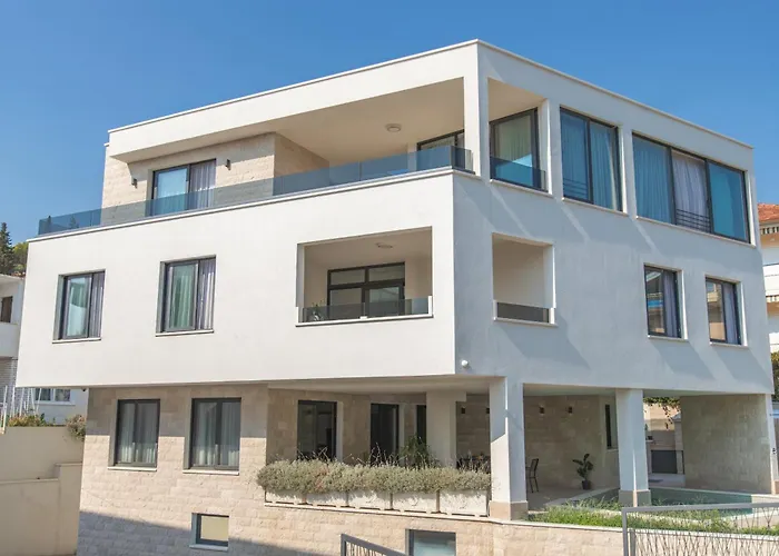 Villa Seaside Luxury With A Swimming Pool - 24341