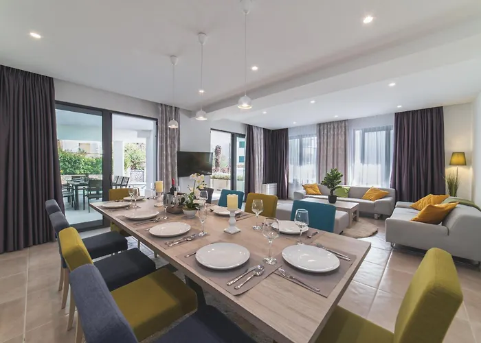 Villa Seaside Luxury With A Swimming Pool - 24341 Trogir