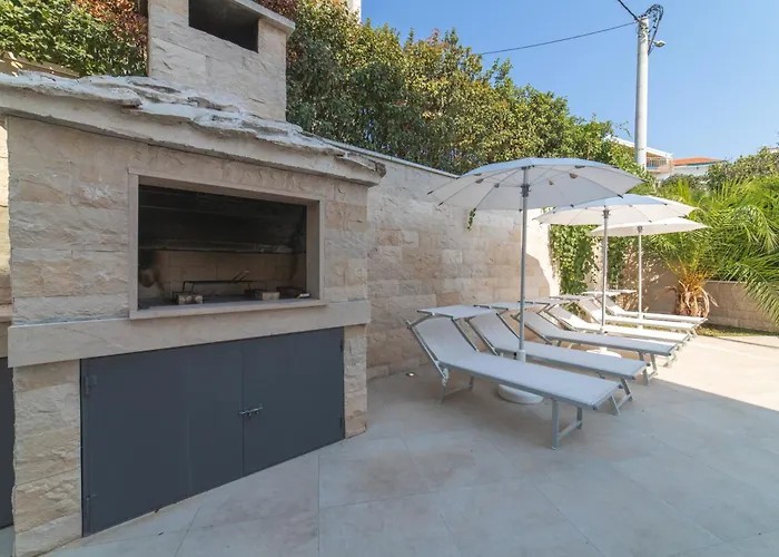 Seaside Luxury With A Swimming Pool - 24341 Trogir