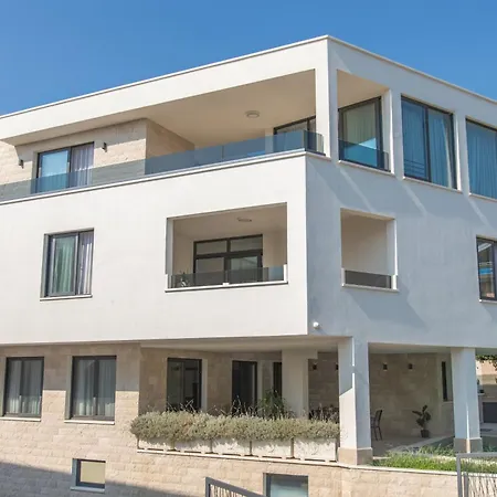 וילה Seaside Luxury With A Swimming Pool - 24341