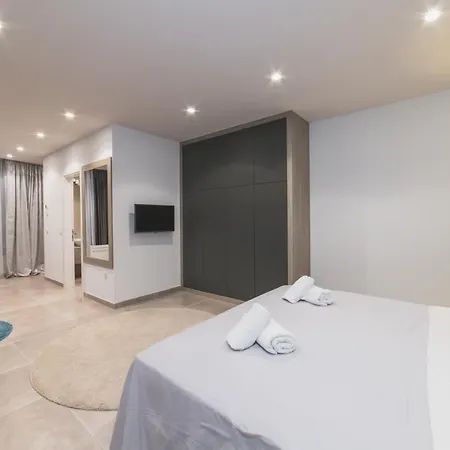 Villa Seaside Luxury With A Swimming Pool - 24341