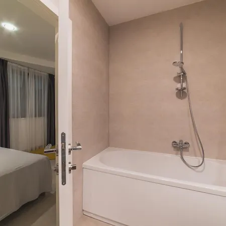 Seaside Luxury With A Swimming Pool - 24341 Villa *