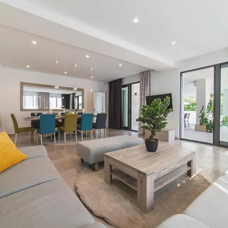 Villa Seaside Luxury With A Swimming Pool - 24341 Trogir