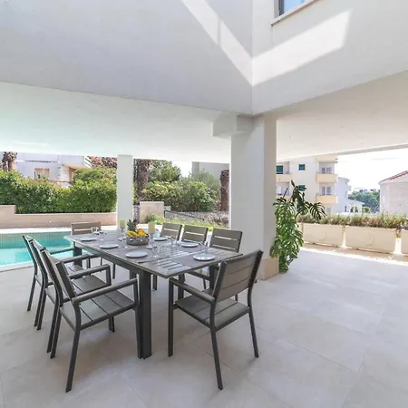 Seaside Luxury With A Swimming Pool - 24341 * טרוגיר