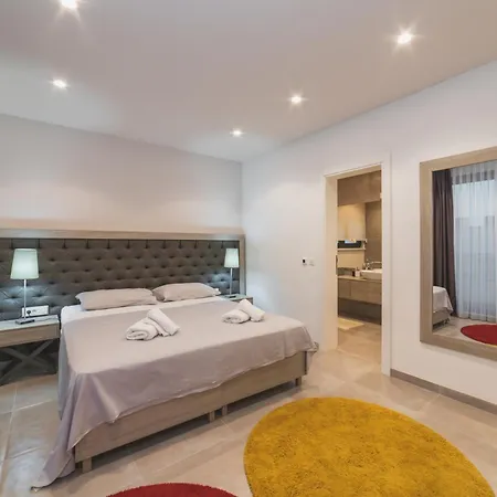 וילה Seaside Luxury With A Swimming Pool - 24341 טרוגיר