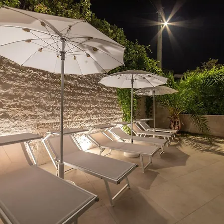 Villa Seaside Luxury With A Swimming Pool - 24341