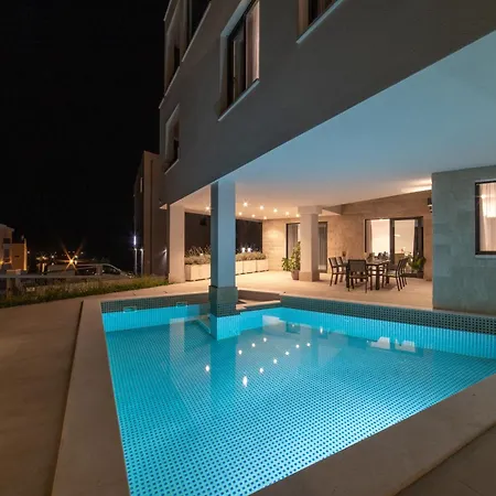 Villa Seaside Luxury With A Swimming Pool - 24341 Trogir