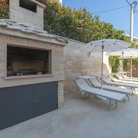 Seaside Luxury With A Swimming Pool - 24341 טרוגיר