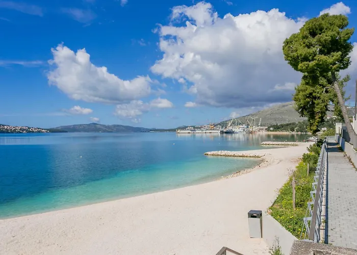 فيلة Seaside Luxury With A Swimming Pool - 24341 *