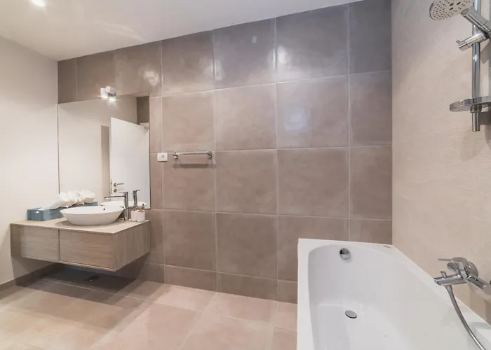 Seaside Luxury With A Swimming Pool - 24341 * تروغير