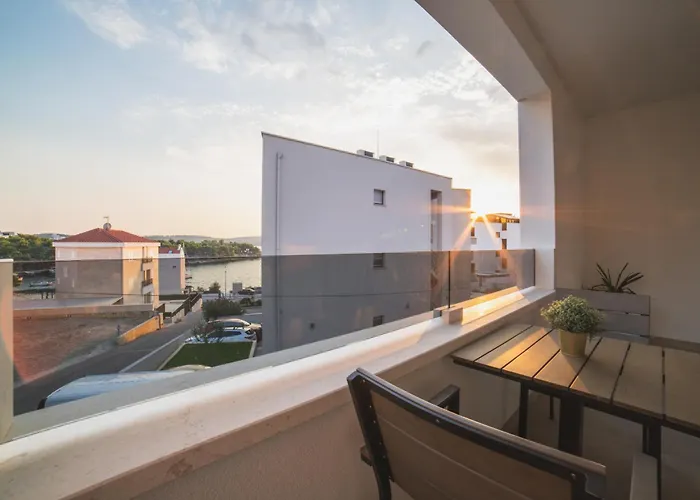 Seaside Luxury With A Swimming Pool - 24341 *