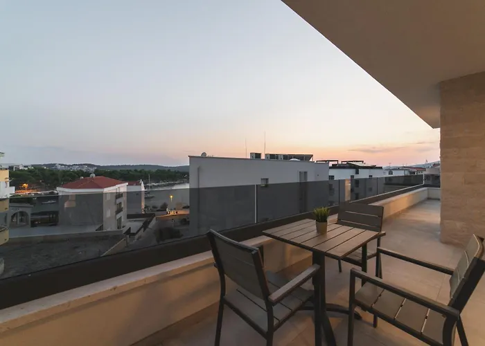 Seaside Luxury With A Swimming Pool - 24341 فيلة