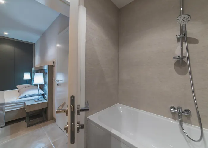 Seaside Luxury With A Swimming Pool - 24341 * تروغير