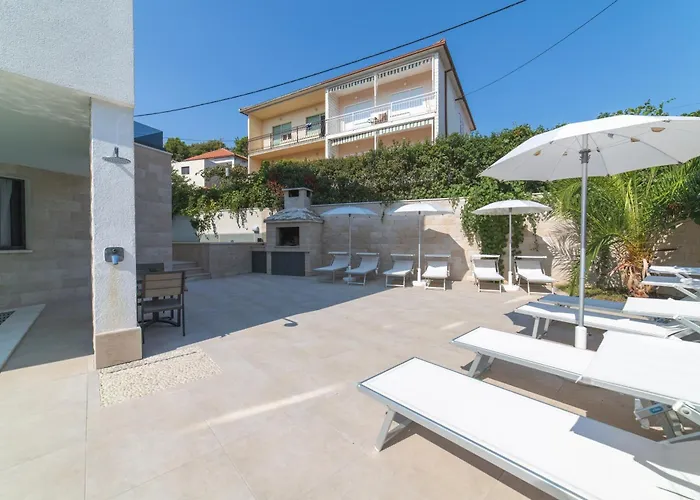 Seaside Luxury With A Swimming Pool - 24341 تروغير